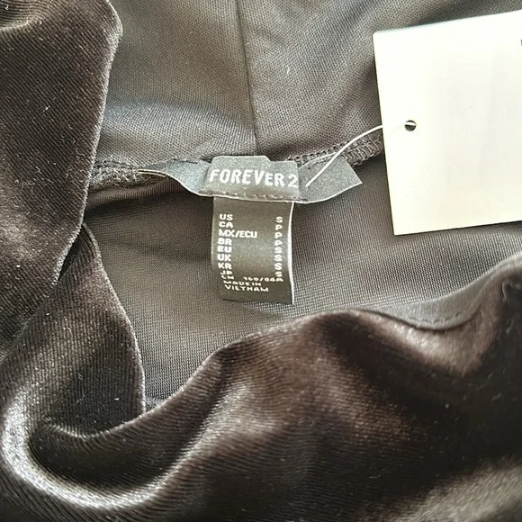 Women’s Forever 21 Velvet Cold Shoulder Blouse - Picture 3 of 4